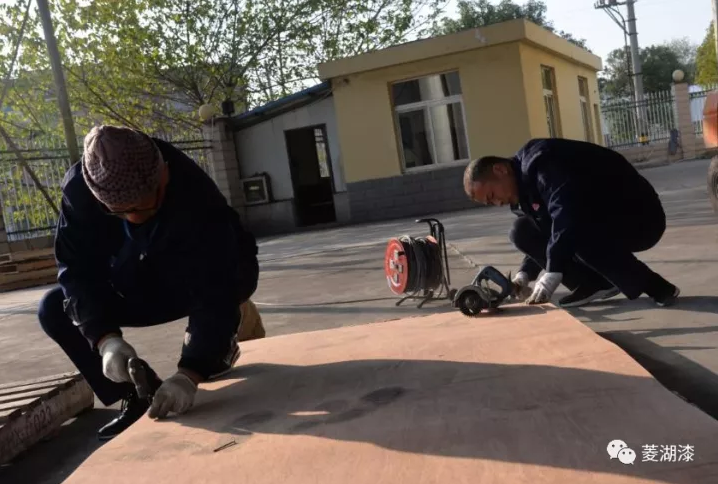 紅色祝福伴你一路前行