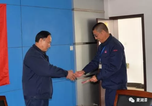 紅色祝福伴你一路前行